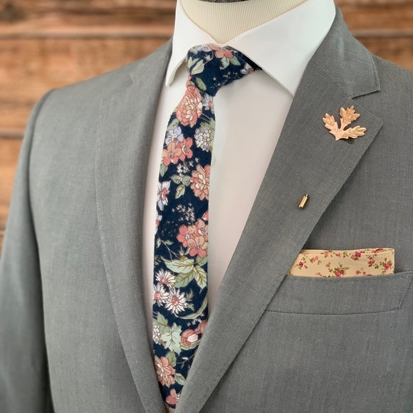 Men’s Slim Navy Blue Vintage Style Floral Necktie - Picture 3 of 7